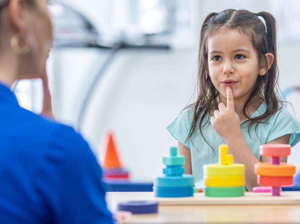 Πώς να καταλάβετε εάν το παιδί σας χρειάζεται λογοθεραπεία